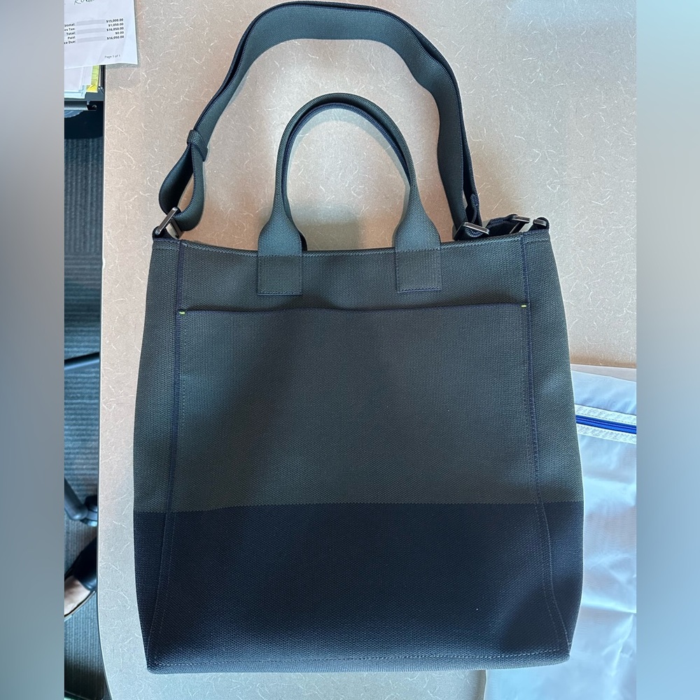 Rothy’s carryall laptop tote